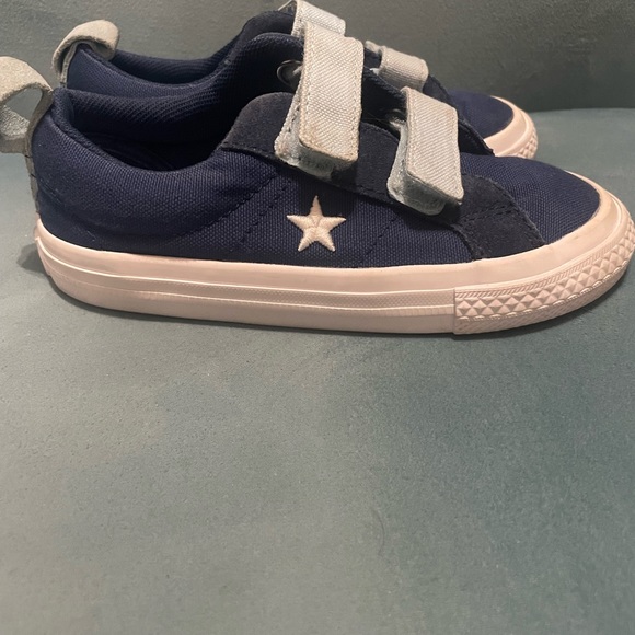 Toddler Converse low top toddler sneakers / size 10 US toddler - Picture 12 of 13